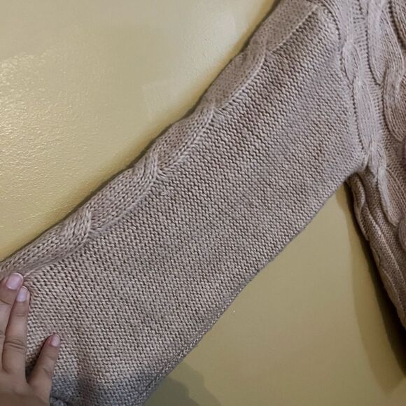 Native youth xs sweater - Picture 3 of 6